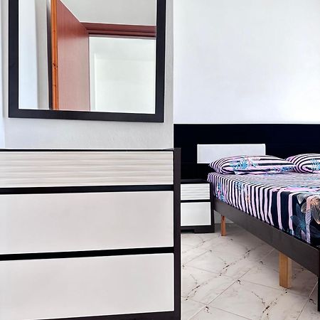 Tini Sea View Apartment Sarandë Eksteriør billede