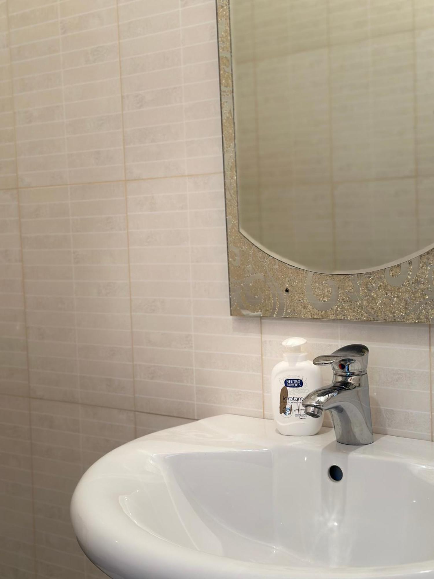 Tini Sea View Apartment Sarandë Eksteriør billede