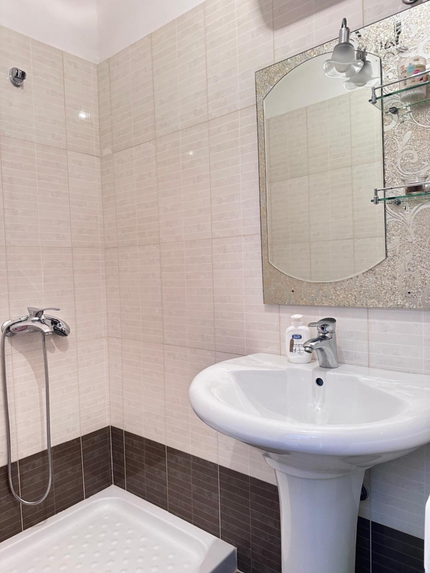 Tini Sea View Apartment Sarandë Eksteriør billede