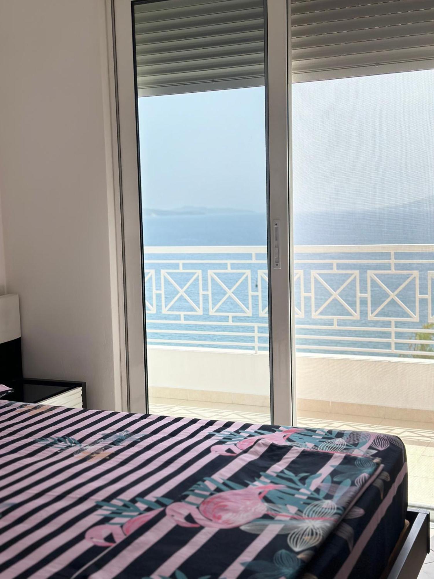 Tini Sea View Apartment Sarandë Eksteriør billede